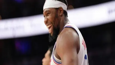 曼联挑战连胜奇迹！维拉主场迎硬仗，阿玛德领衔四将缺席，谁能续写辉煌？