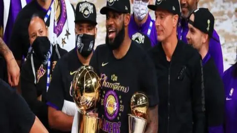 沙特联赛奇迹连连！11胜8平新月遇连霸国民，揭秘进球狂潮背后的神秘力量！